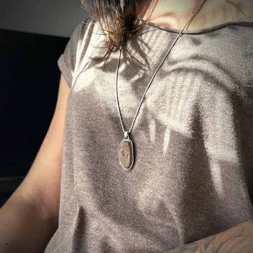 Pendentif Talisman noyer 4